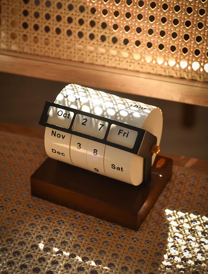 Wheel Rotating Desk Calendar