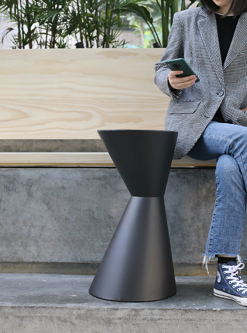 Light Lux Metal Lounge Table