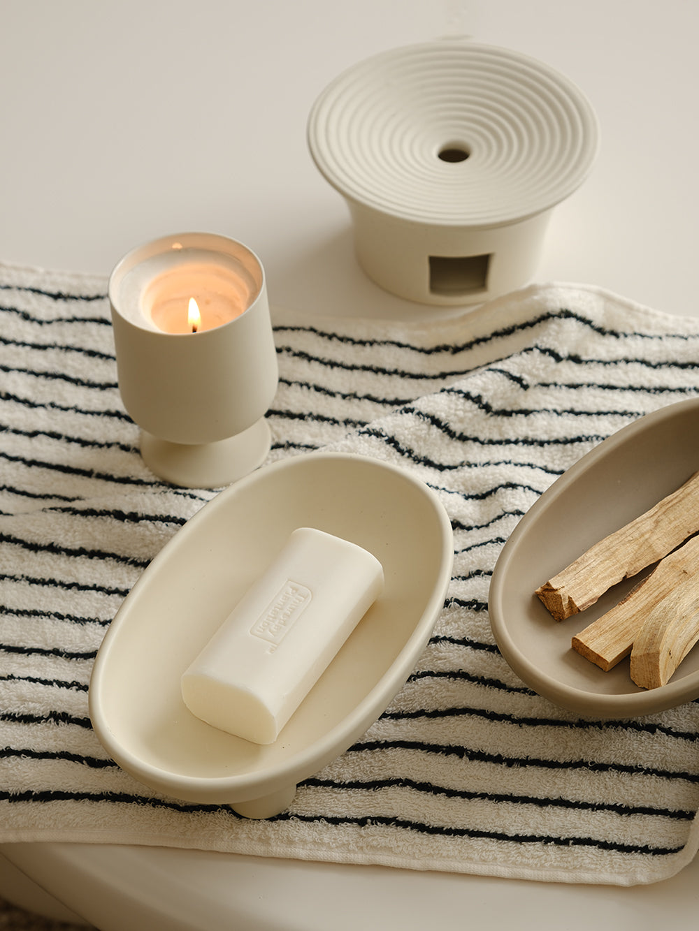Small Three-Legs Ceramic Dish