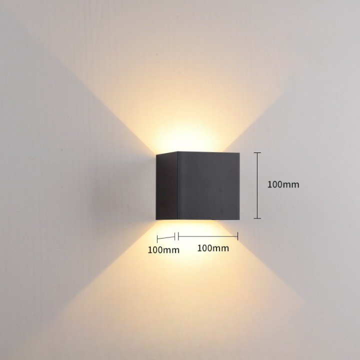 Indoor/Outdoor Wall Lamp