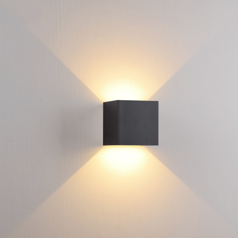 Indoor/Outdoor Wall Lamp