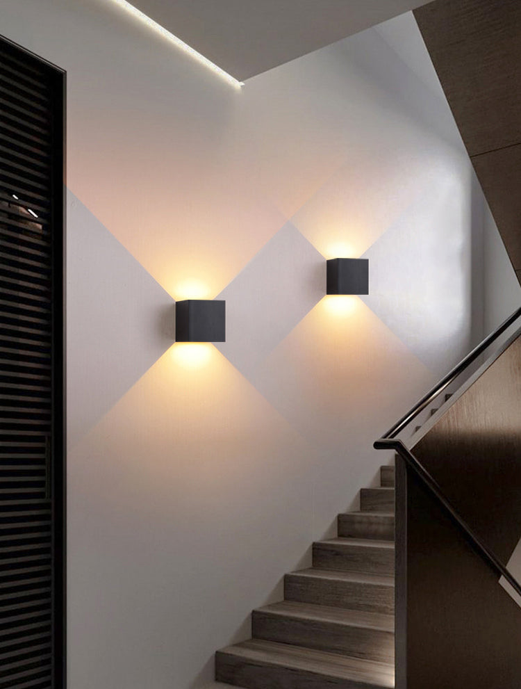 Indoor/Outdoor Wall Lamp