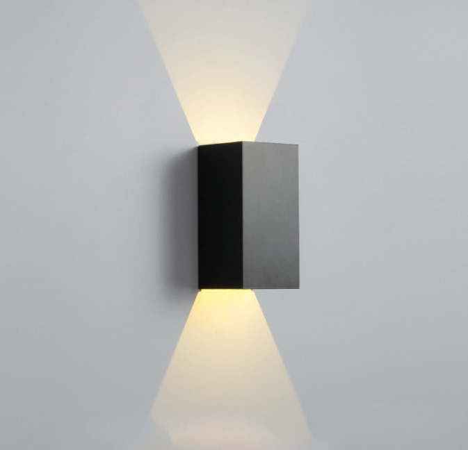 Indoor/Outdoor Wall Lamp