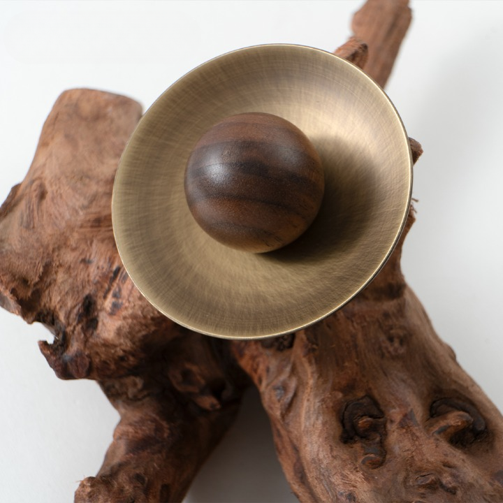 Antique Style Stone Furniture Handle with Brass Base