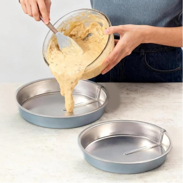 Nonstick Round Cake Pan with Built-In Swivel Blade