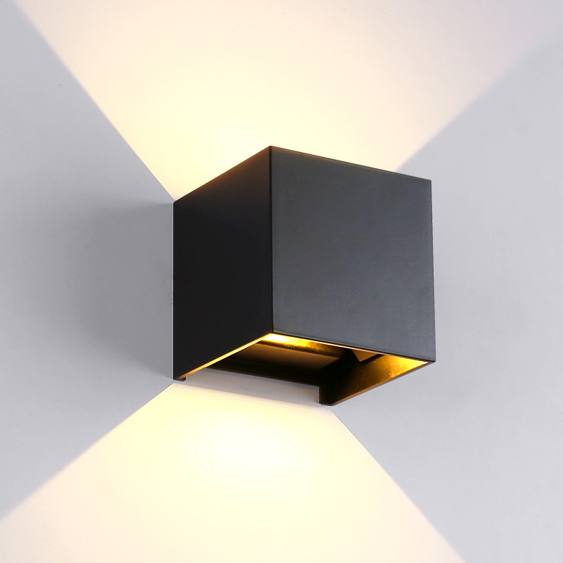 Indoor/Outdoor Wall Lamp